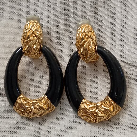 ❤️CINER DOOR KNOCKER BLACK ENAMEL AND GOLD CLIP EARRINGS 2" - Picture 1 of 7